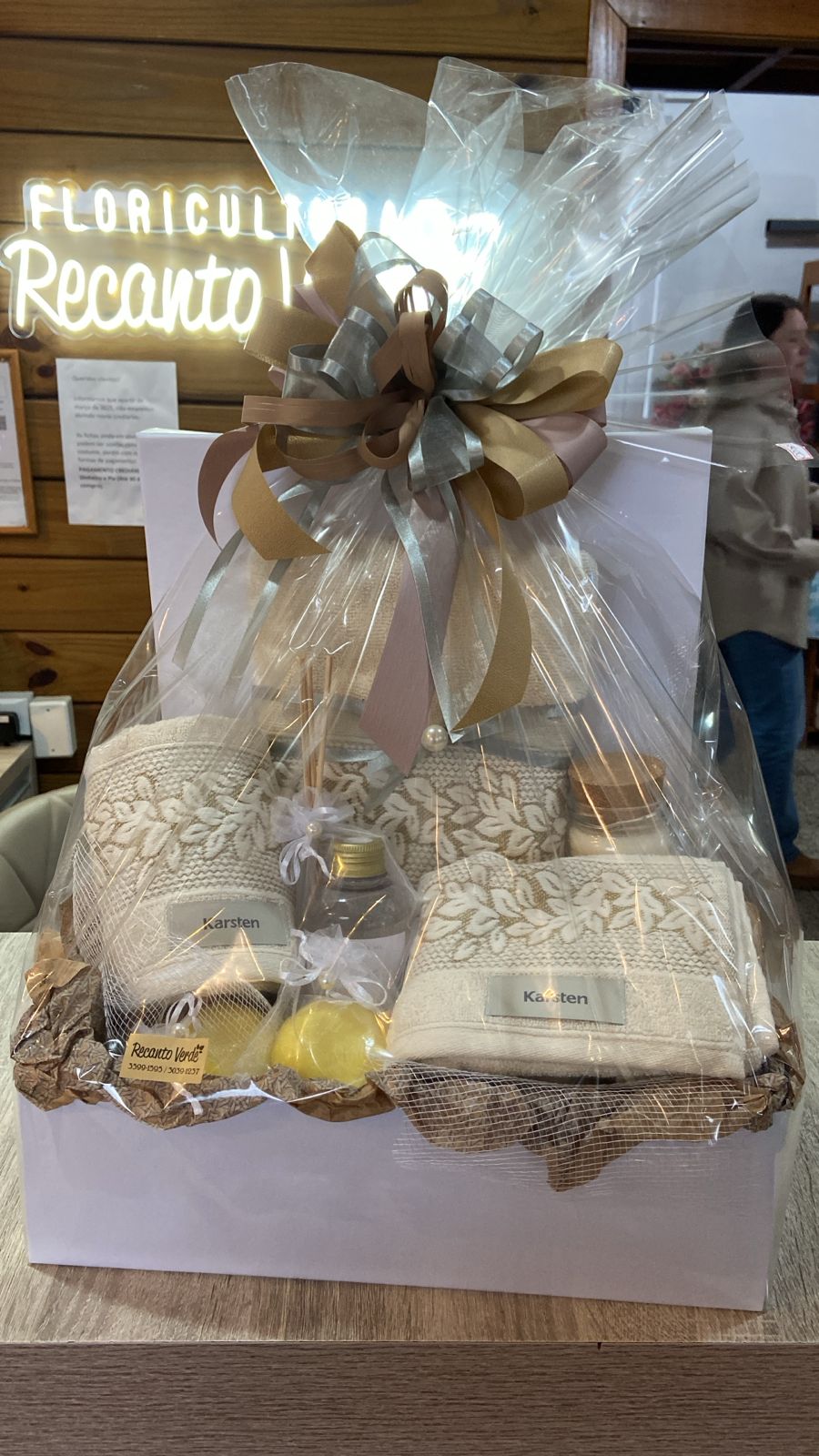 d8fb9945-1b89-4e9b-8bde-5b542d905004